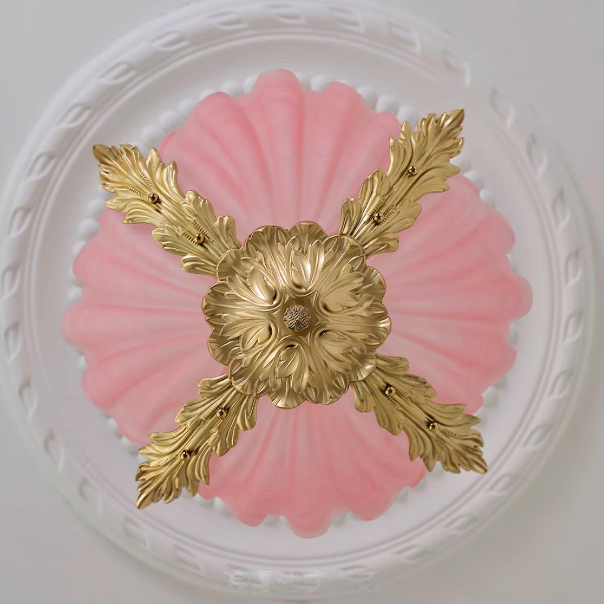 Murano hanglamp roze Murano shell met messing barokke keuken