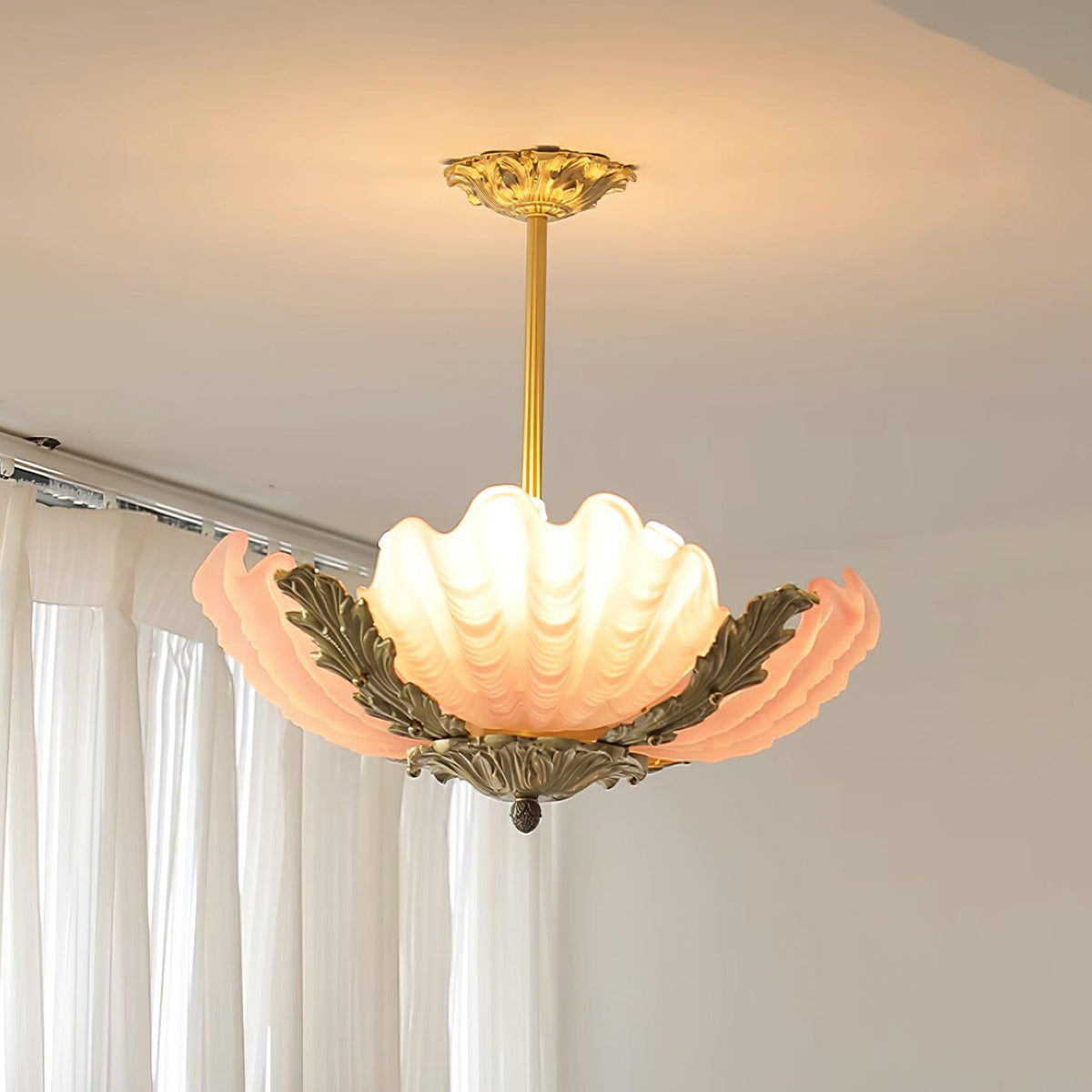 Murano hanglamp roze Murano shell met messing barokke keuken
