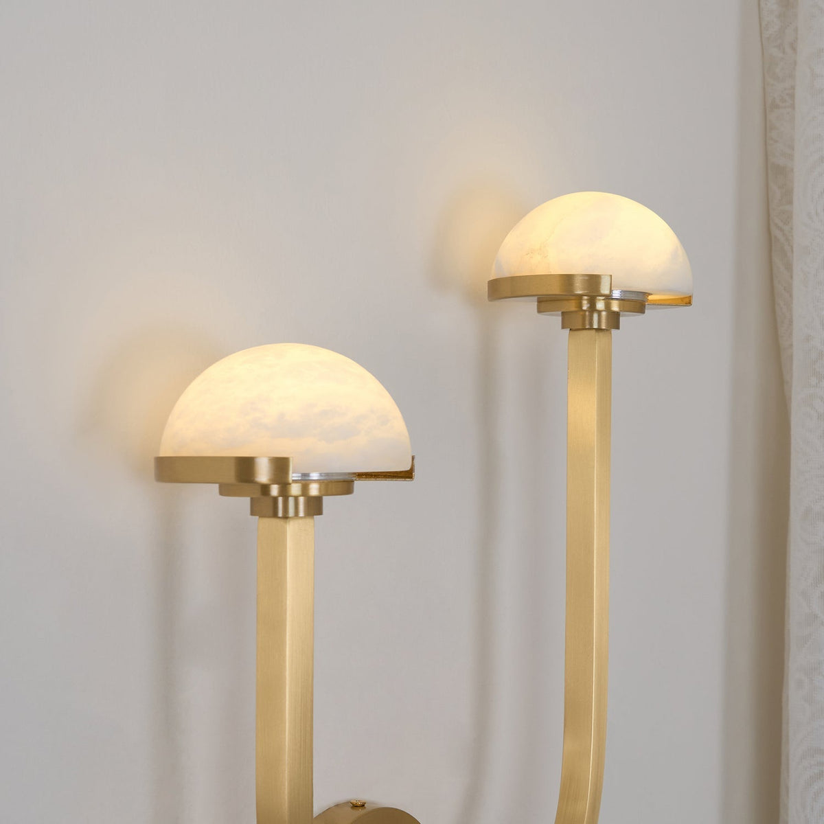 Vitalira dubbele albasten wandlamp met goudkleurige afwerking