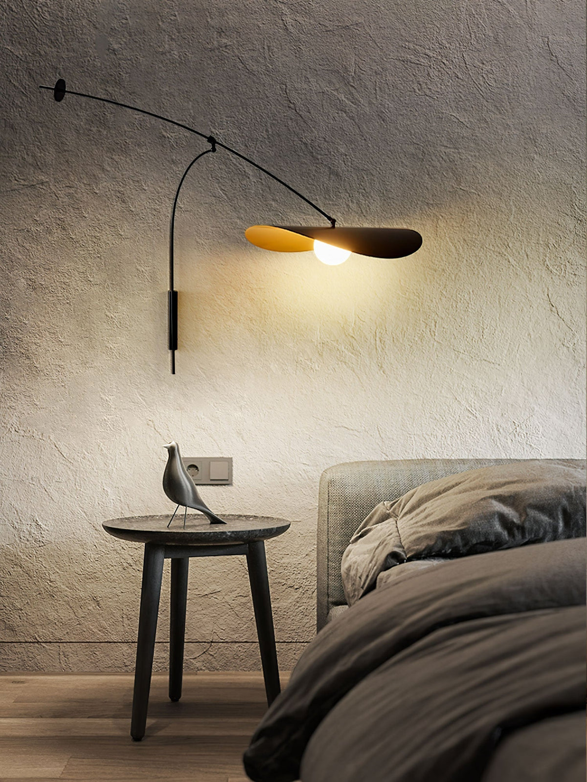 Tirove wandlamp van glas in minimalistisch ontwerp
