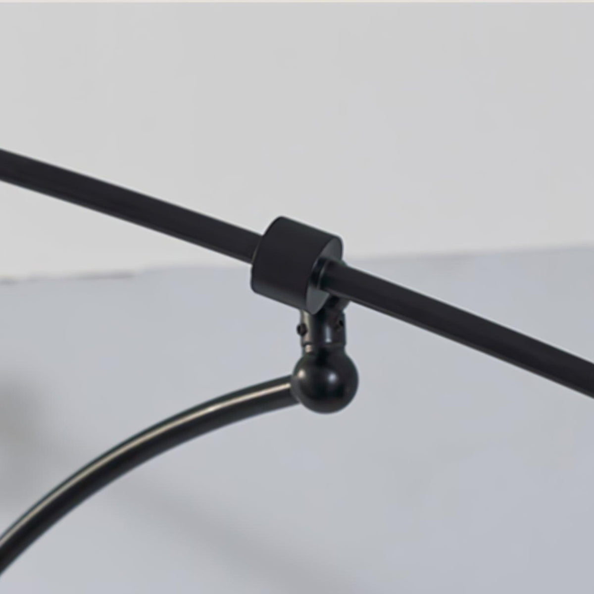 Tirove wandlamp van glas in minimalistisch ontwerp
