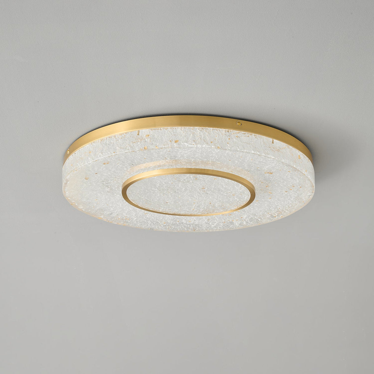 Auraora plafondlamp met mysterieuze cirkel van messing en hars