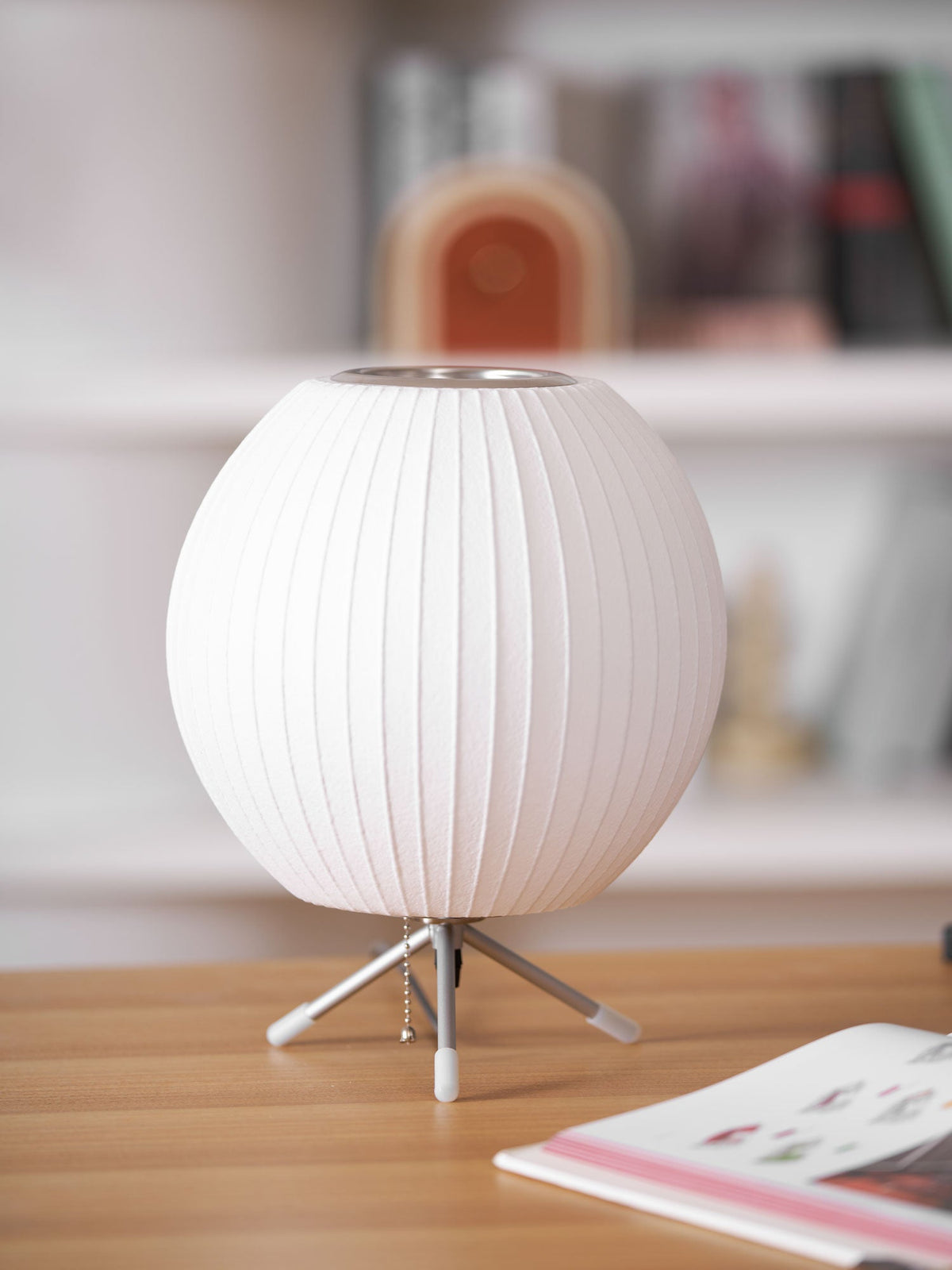 Rostix tafellamp van staal in minimalistisch industrieel ontwerp