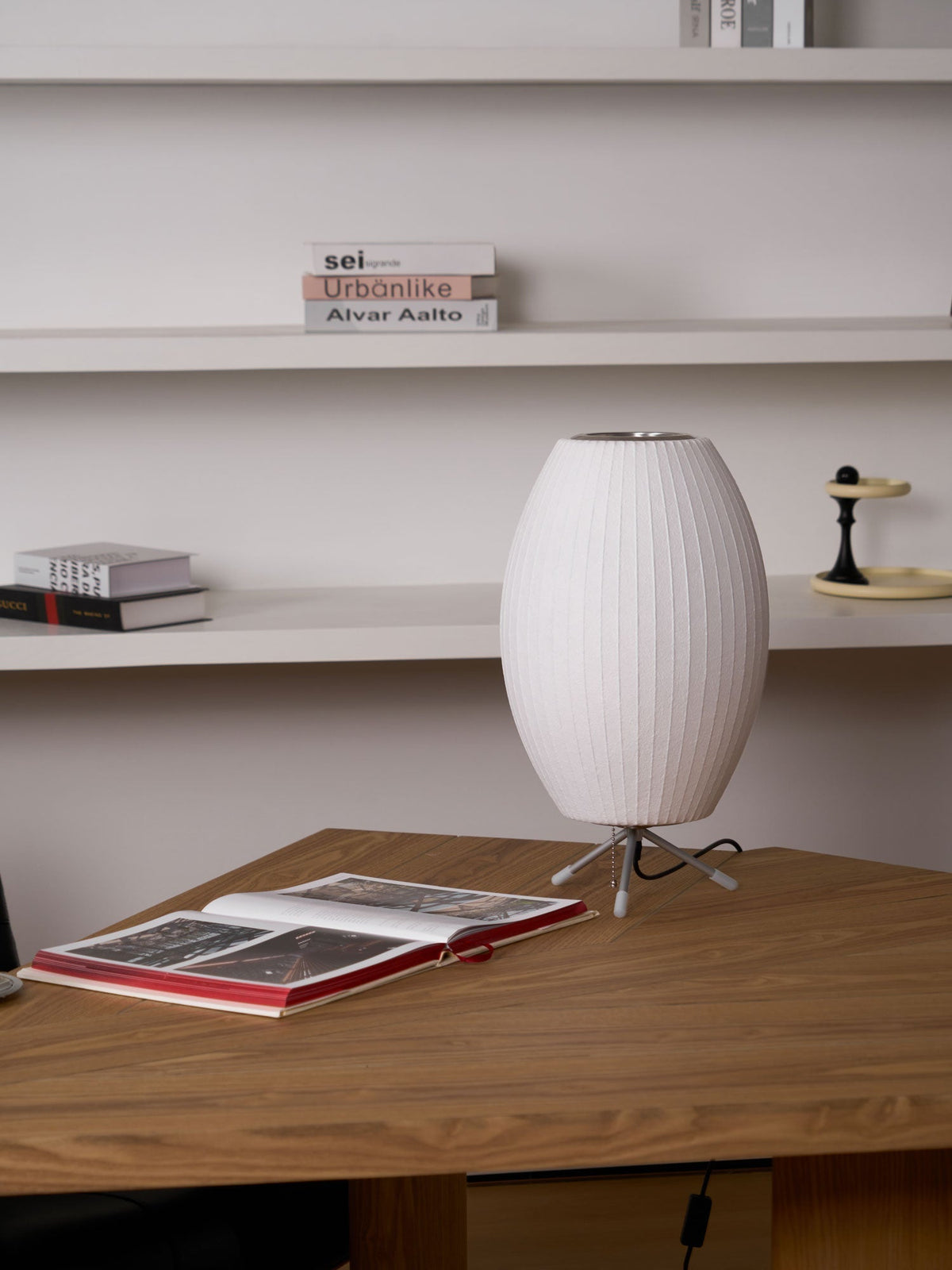 Rostix tafellamp van staal in minimalistisch industrieel ontwerp
