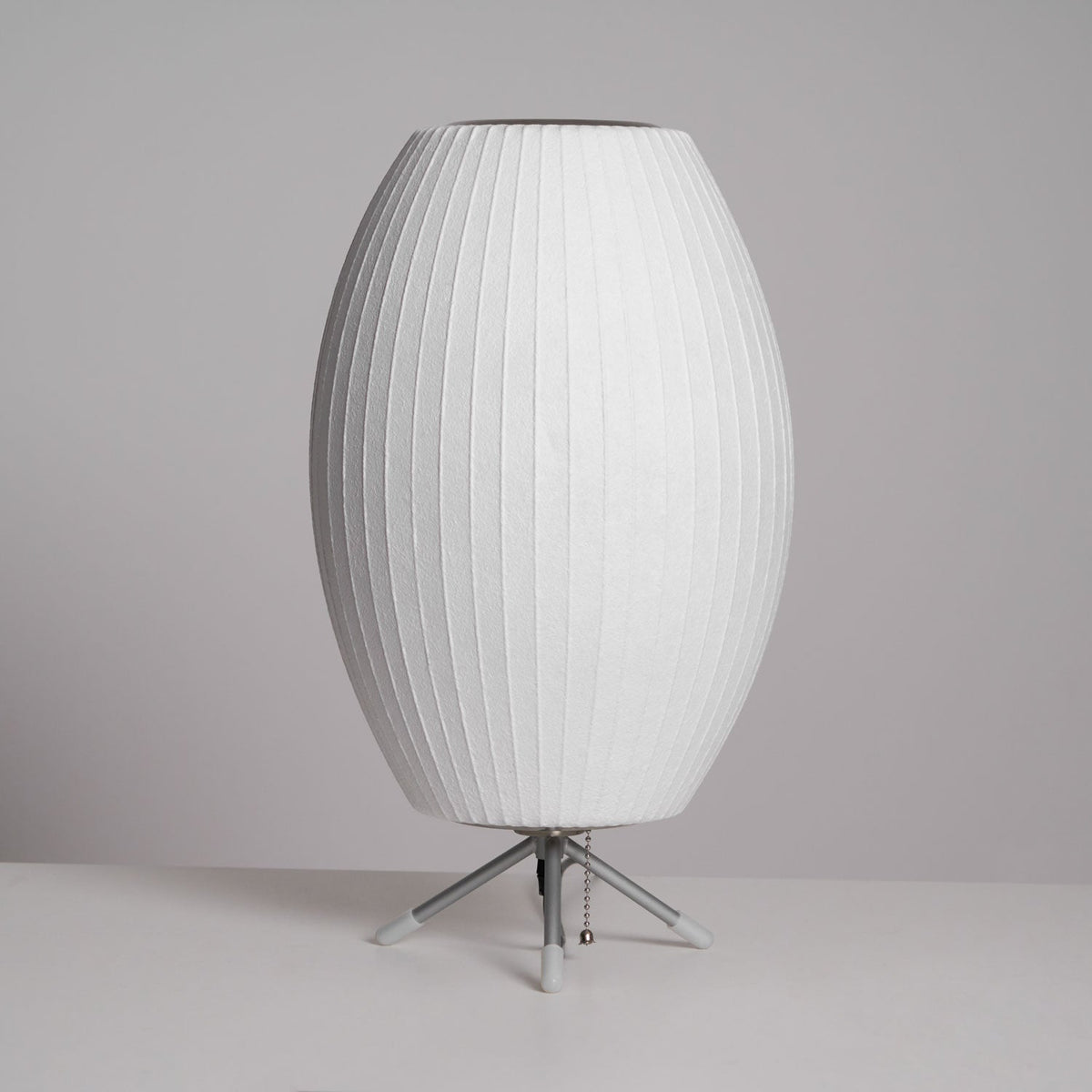 Rostix tafellamp van staal in minimalistisch industrieel ontwerp