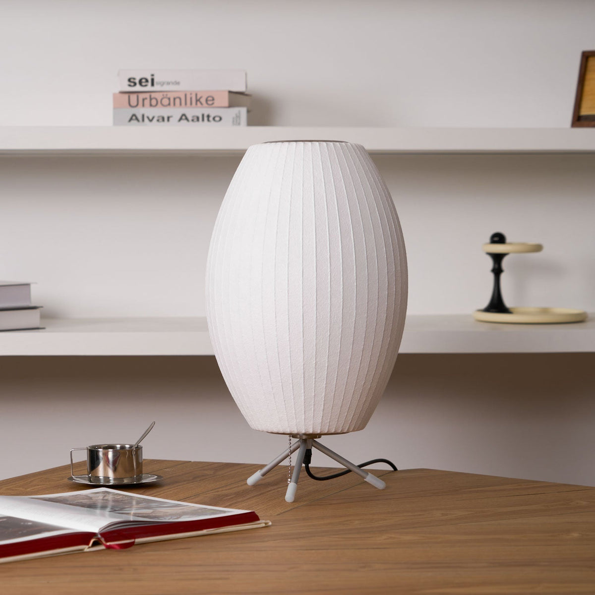 Rostix tafellamp van staal in minimalistisch industrieel ontwerp