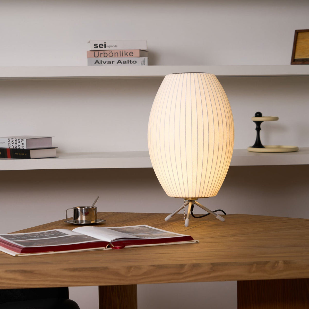 Rostix tafellamp van staal in minimalistisch industrieel ontwerp
