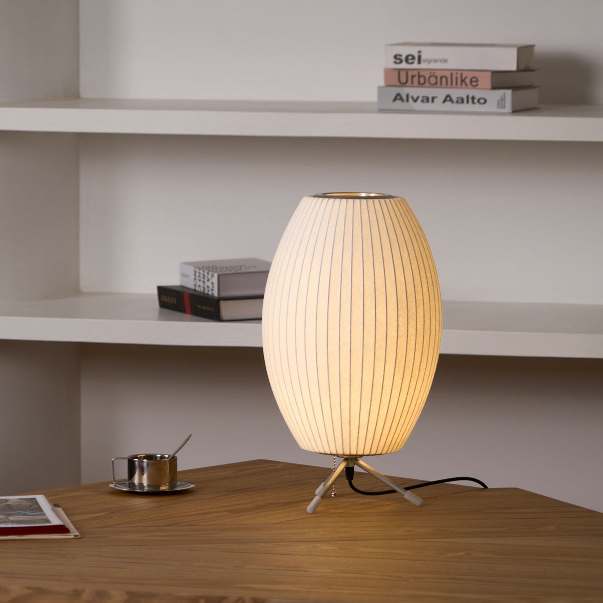 Rostix tafellamp van staal in minimalistisch industrieel ontwerp
