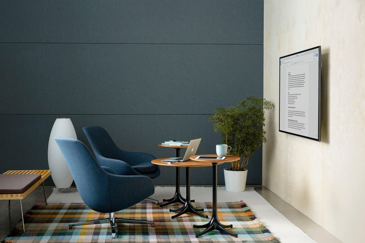 Rostix tafellamp van staal in minimalistisch industrieel ontwerp