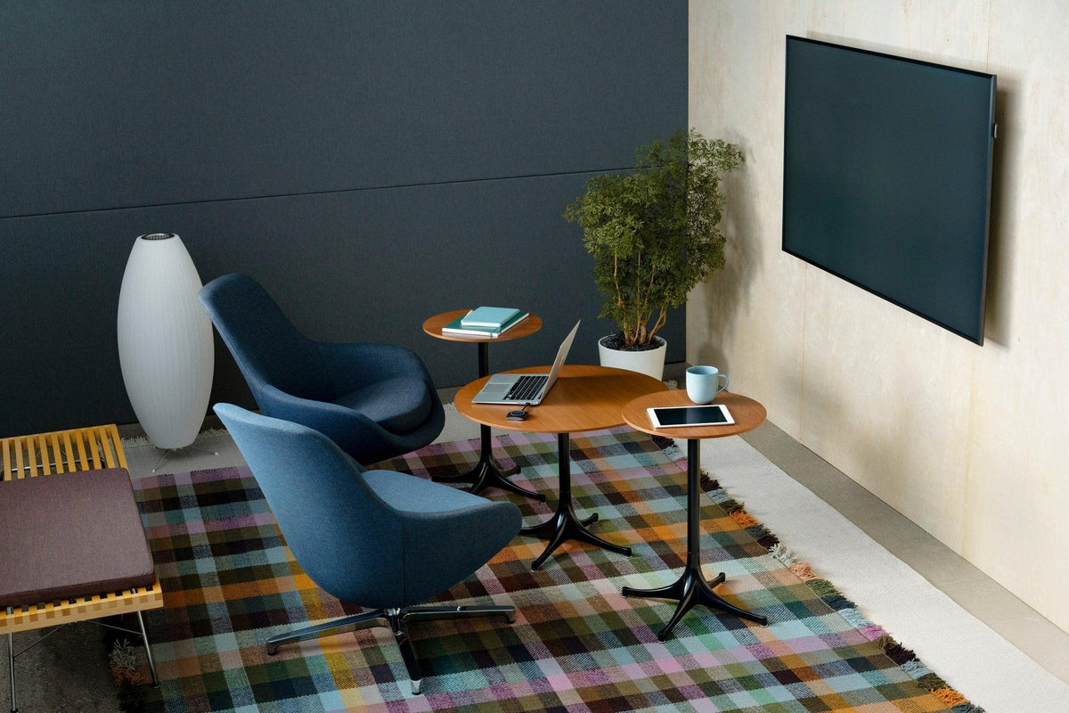 Rostix tafellamp van staal in minimalistisch industrieel ontwerp