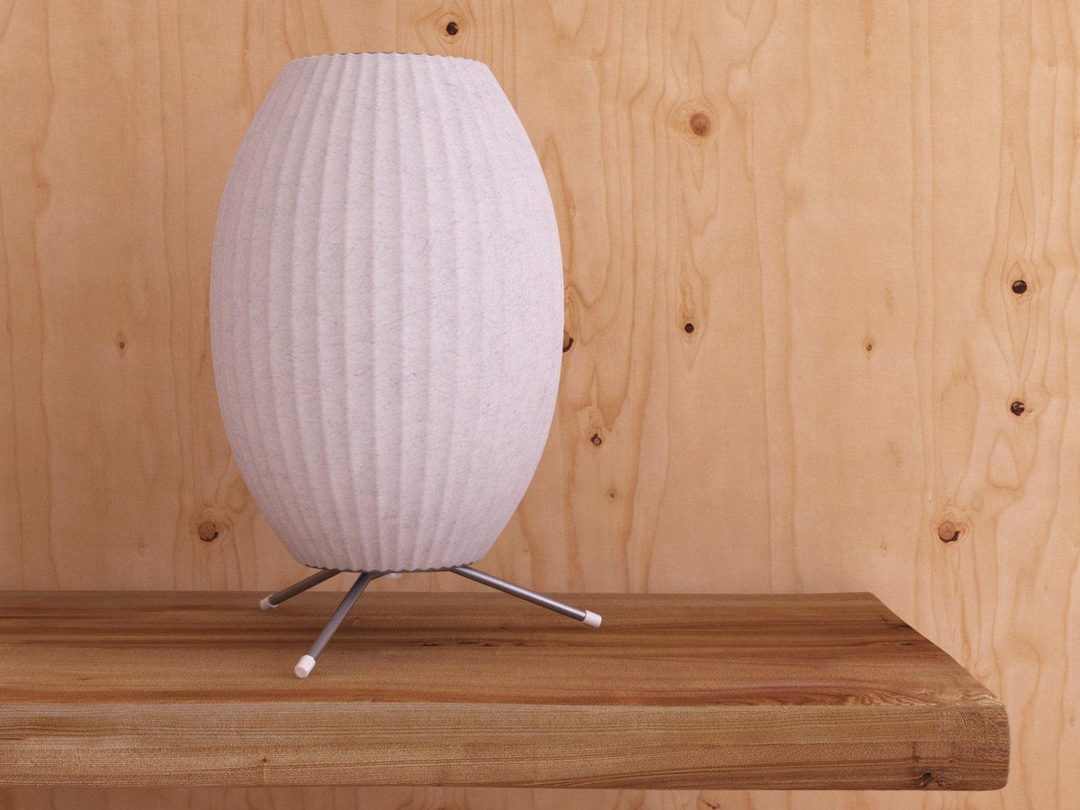Rostix tafellamp van staal in minimalistisch industrieel ontwerp