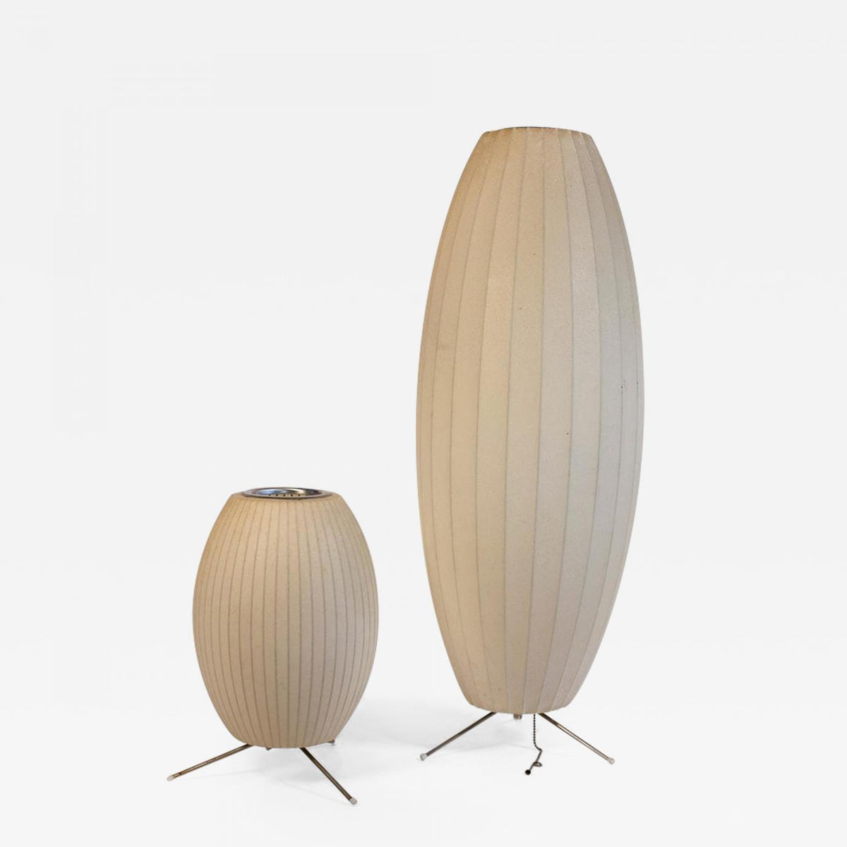 Rostix tafellamp van staal in minimalistisch industrieel ontwerp
