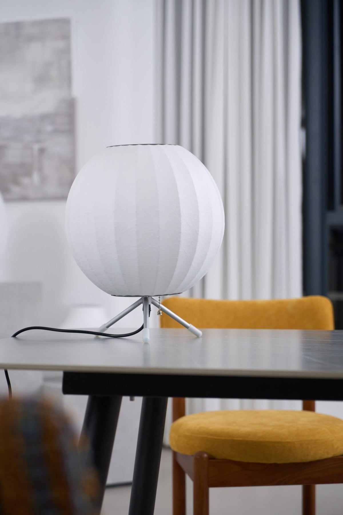 Rostix tafellamp van staal in minimalistisch industrieel ontwerp