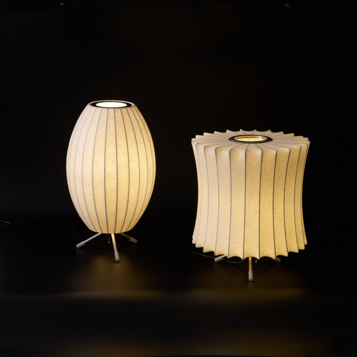 Rostix tafellamp van staal in minimalistisch industrieel ontwerp