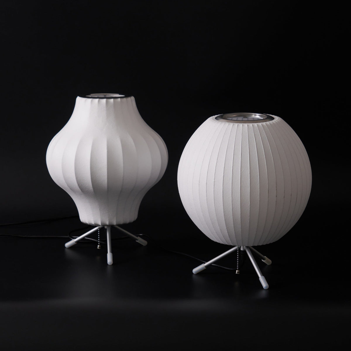 Rostix tafellamp van staal in minimalistisch industrieel ontwerp