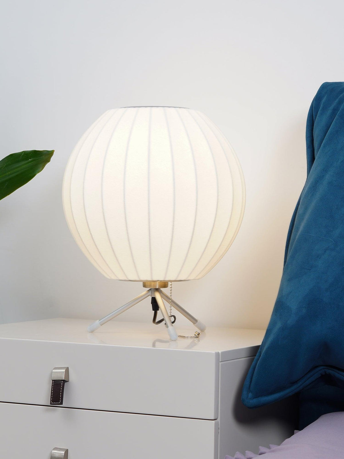 Rostix tafellamp van staal in minimalistisch industrieel ontwerp