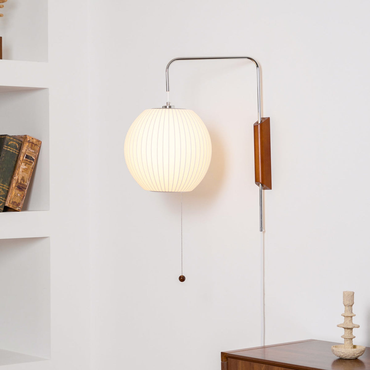 Aldinira wandlamp walnoot bal