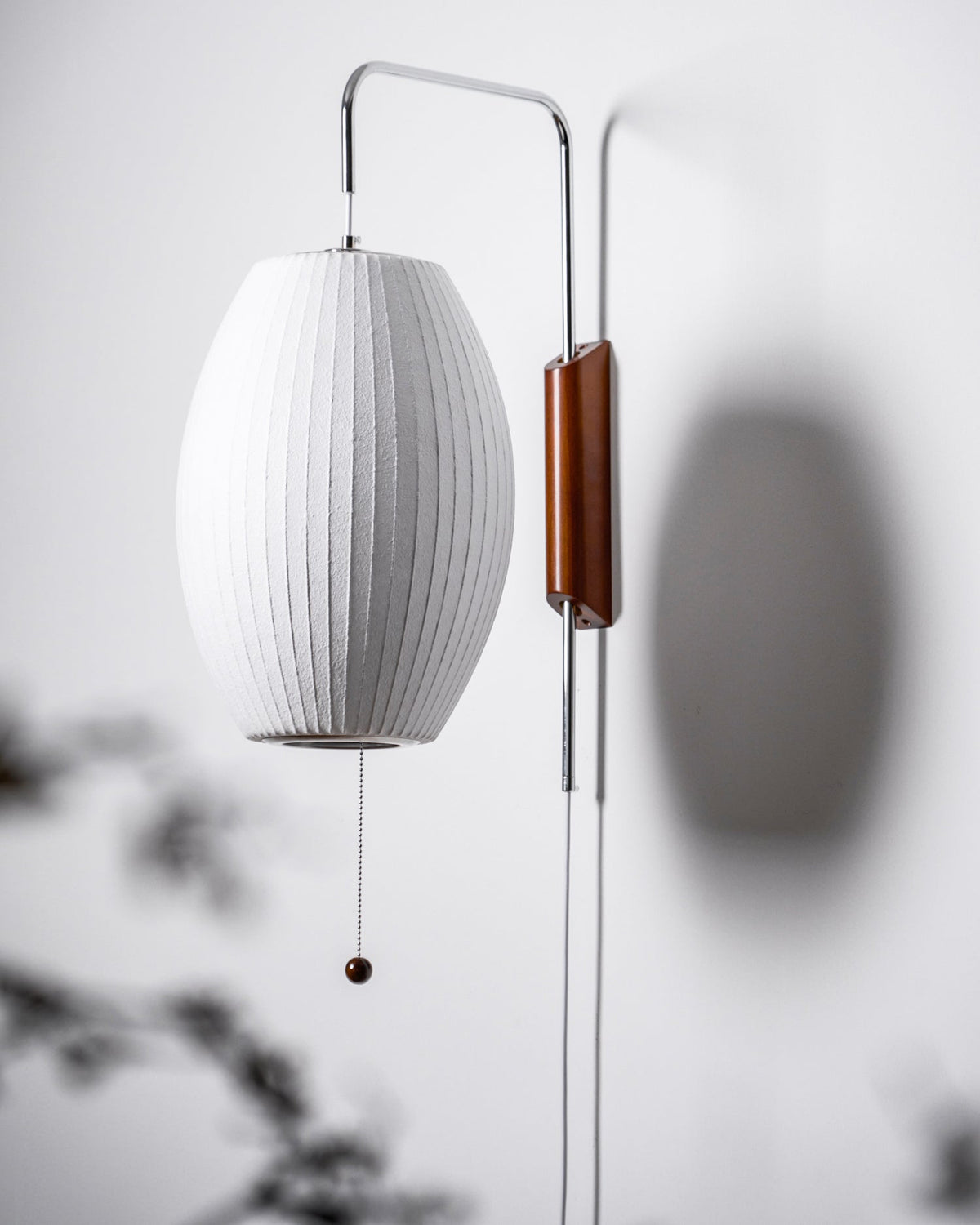 Aldinira wandlamp walnoot bal