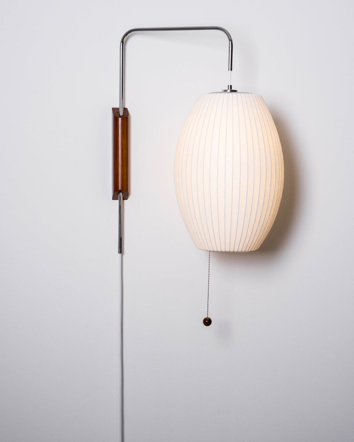 Aldinira wandlamp walnoot bal