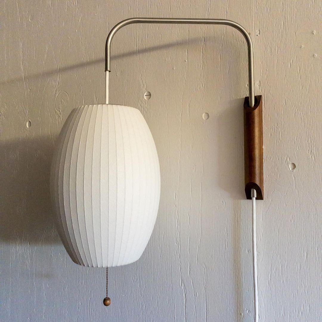 Aldinira wandlamp walnoot bal