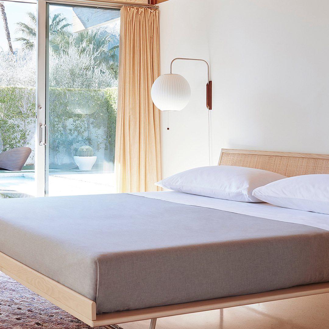 Aldinira wandlamp walnoot bal