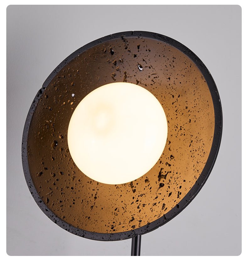 Fawn Sunflower Moderne wandlamp van zwart travertin en walnoot