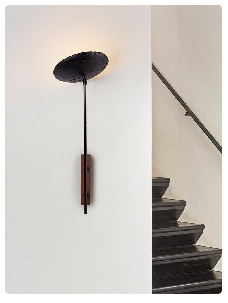Fawn Sunflower Moderne wandlamp van zwart travertin en walnoot