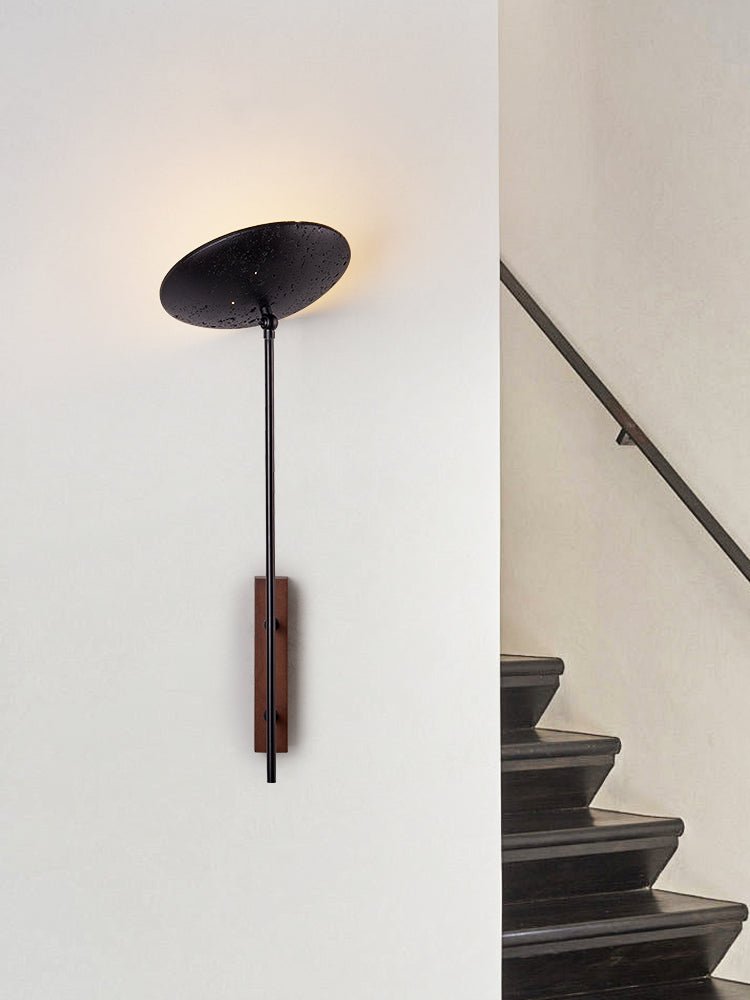 Fawn Sunflower Moderne wandlamp van zwart travertin en walnoot