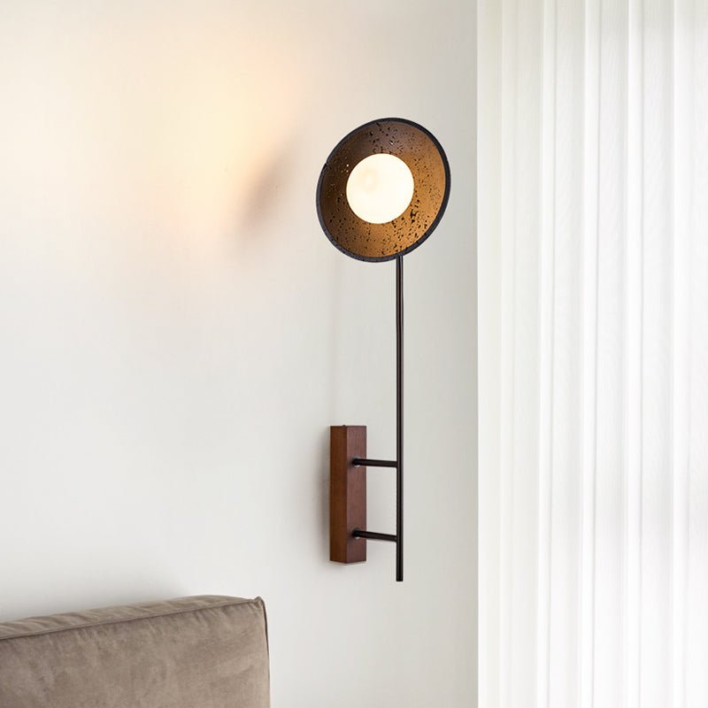 Fawn Sunflower Moderne wandlamp van zwart travertin en walnoot
