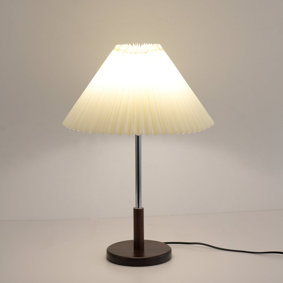 Syliriella moderne tafellamp van hout