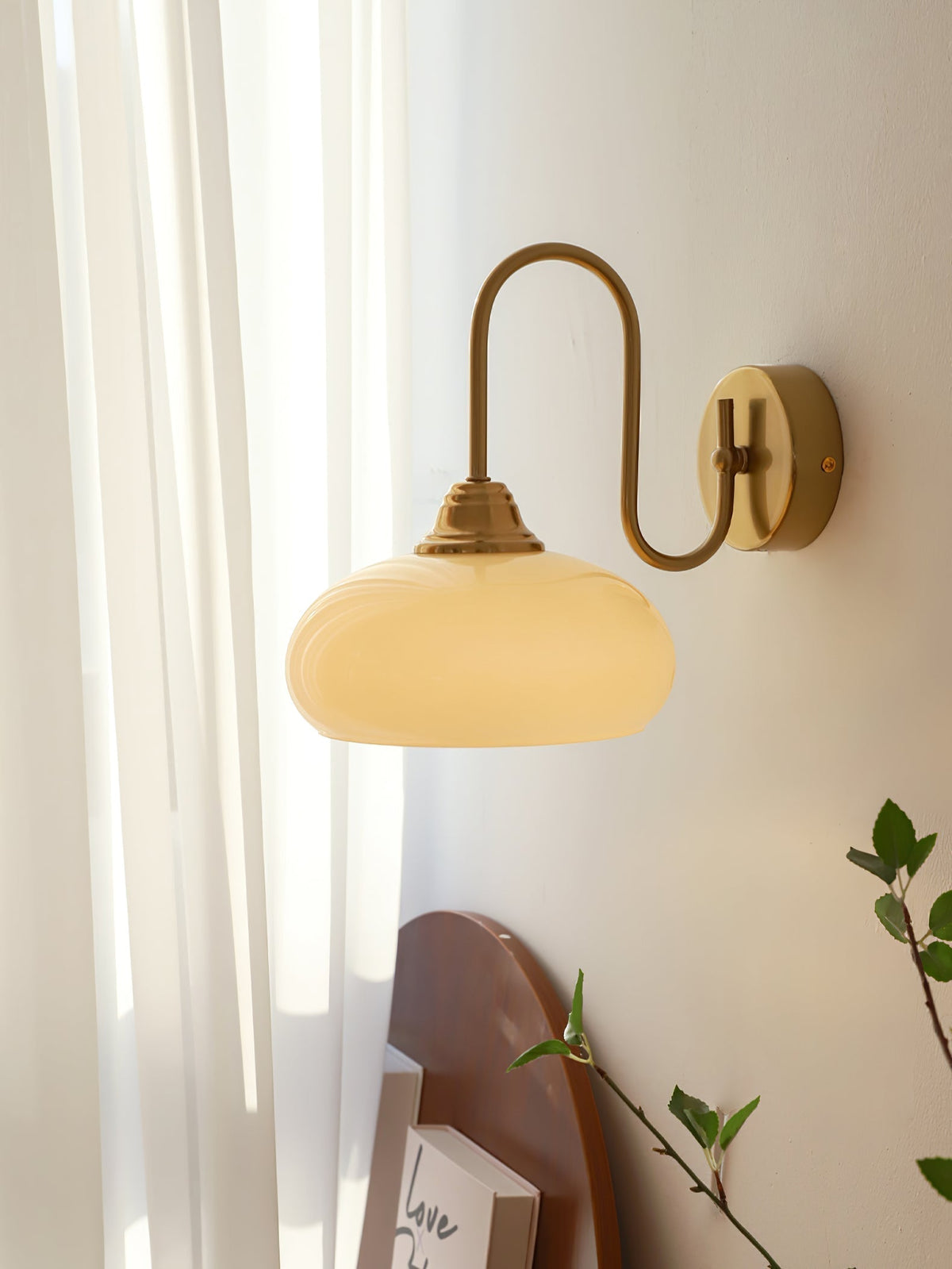 Ophaan wandlamp