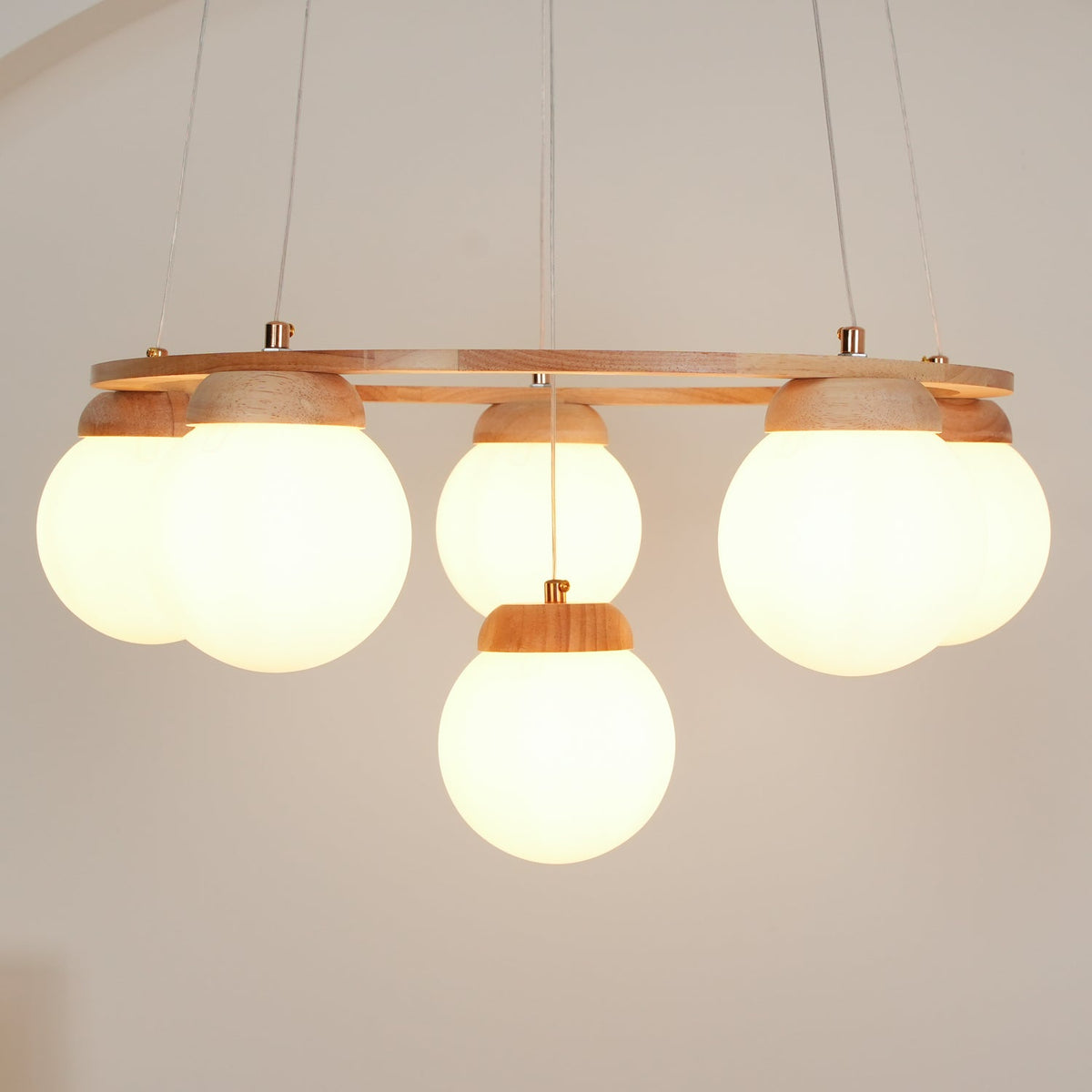 Aelion Kroonluchter van glas Houten Ring Opalglas bollen