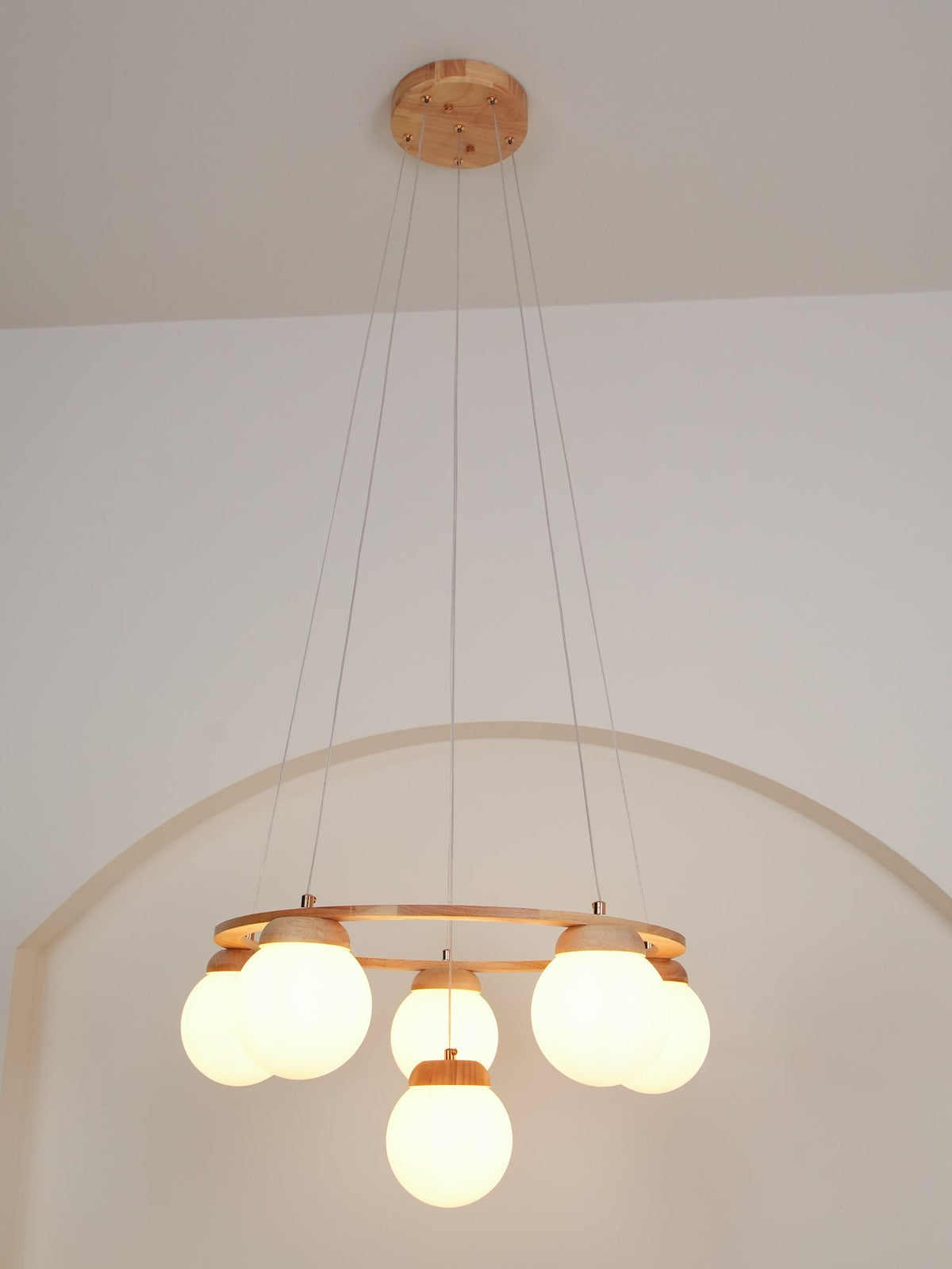 Aelion Kroonluchter van glas Houten Ring Opalglas bollen