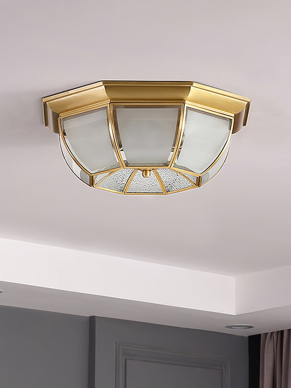 Vorenis bolvormige plafondlamp van messing glas