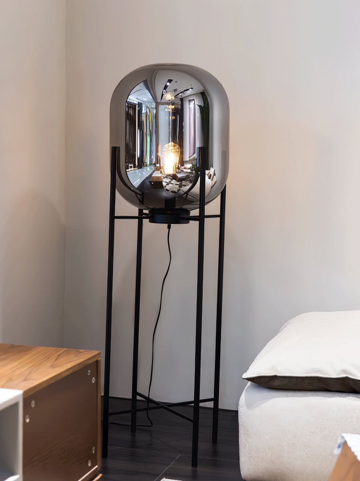 Liorivelia industriële vloerlamp van glas