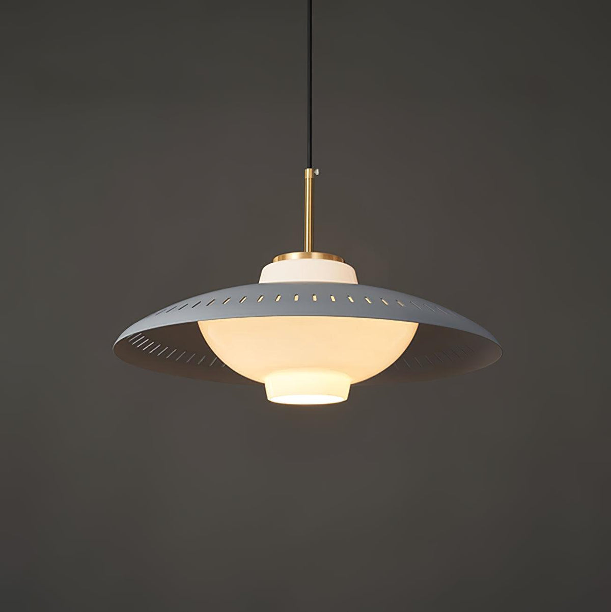 Evelo hanglamp van glas met opalglas en brede kap in klassieke stijl