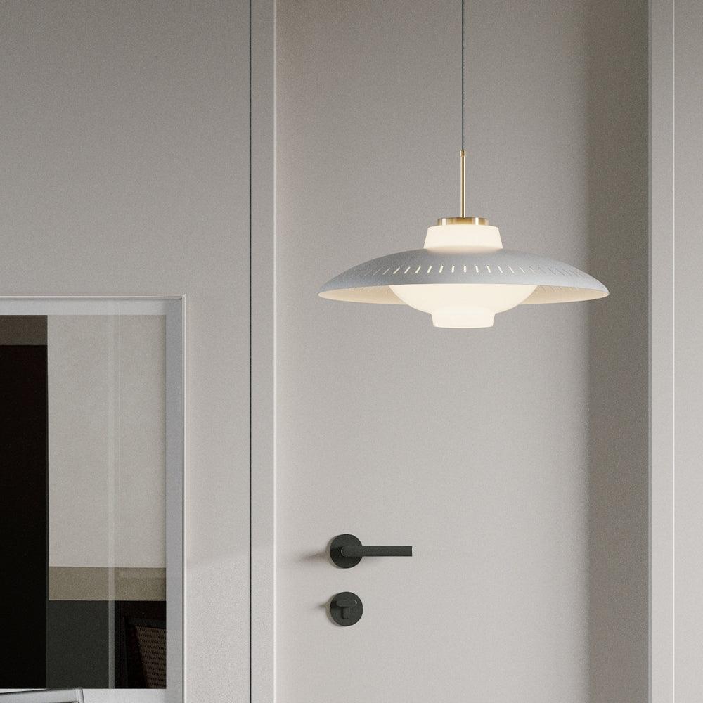 Evelo hanglamp van glas met opalglas en brede kap in klassieke stijl