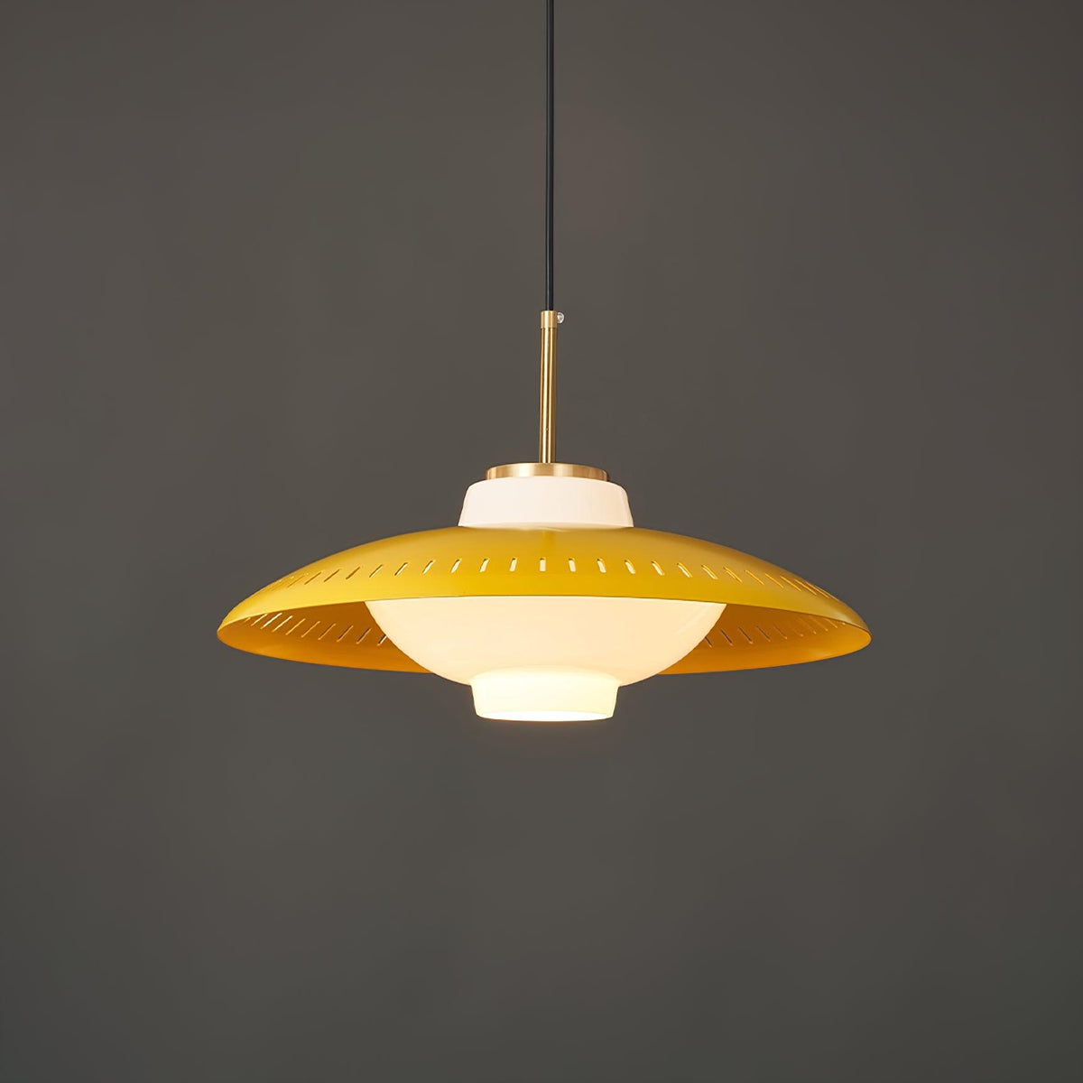 Evelo hanglamp van glas met opalglas en brede kap in klassieke stijl