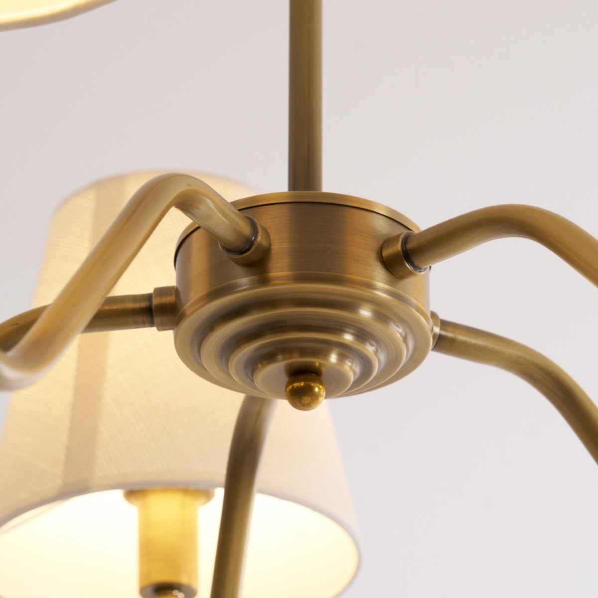 Viraean Vintage Industriële Kroonluchter van messing met Stoffen