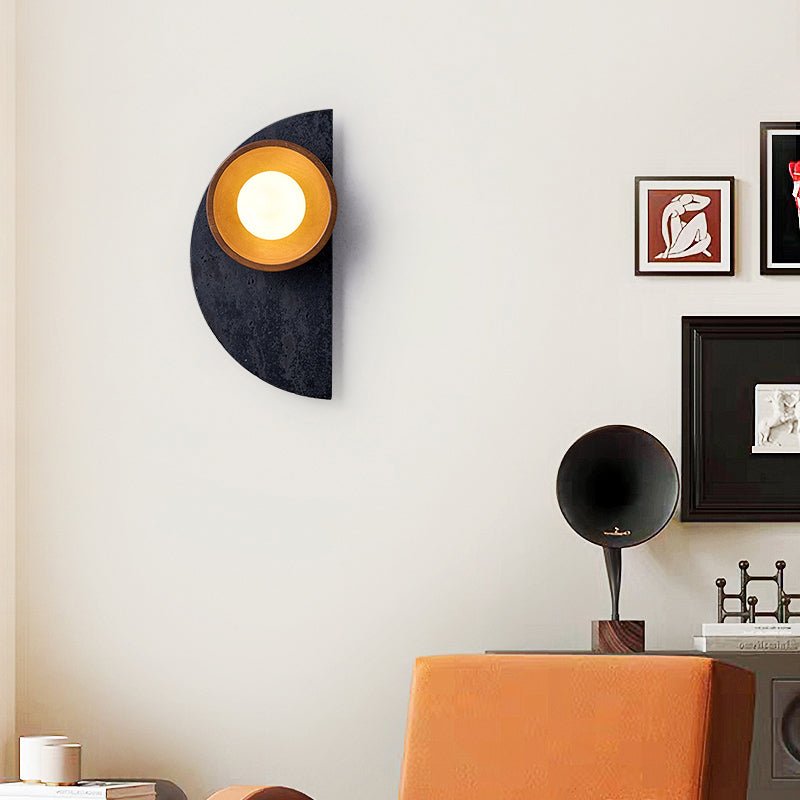 Luca wandlamp van walnoot en travertin
