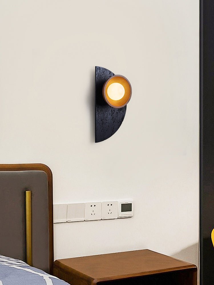 Luca wandlamp van walnoot en travertin