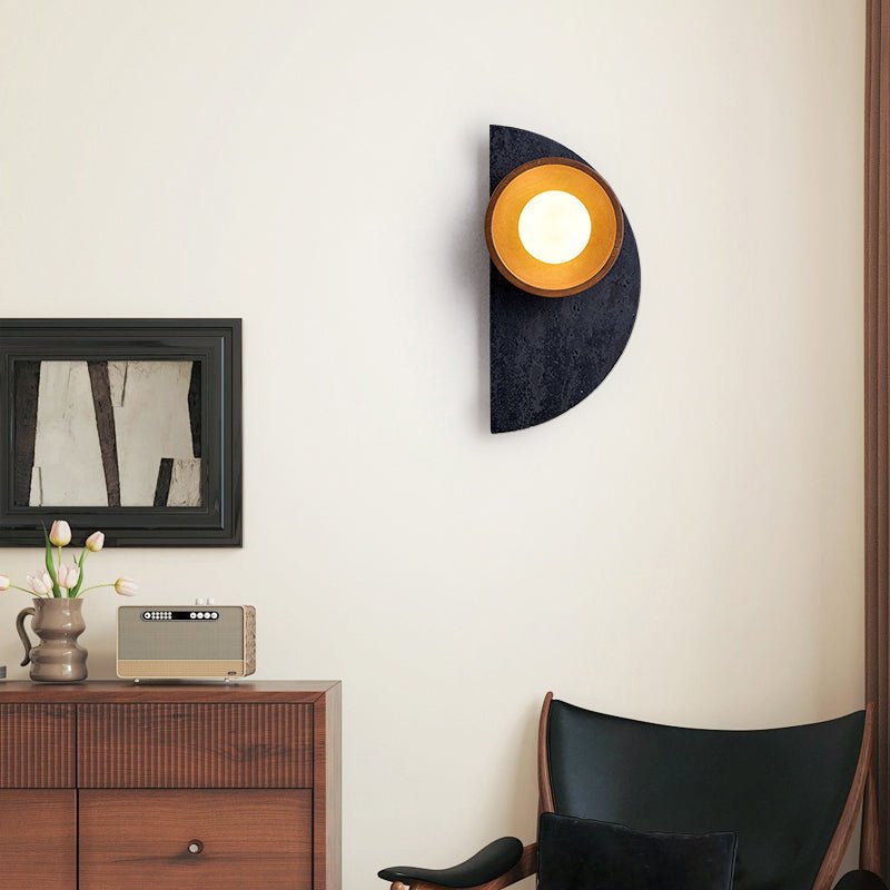 Luca wandlamp van walnoot en travertin
