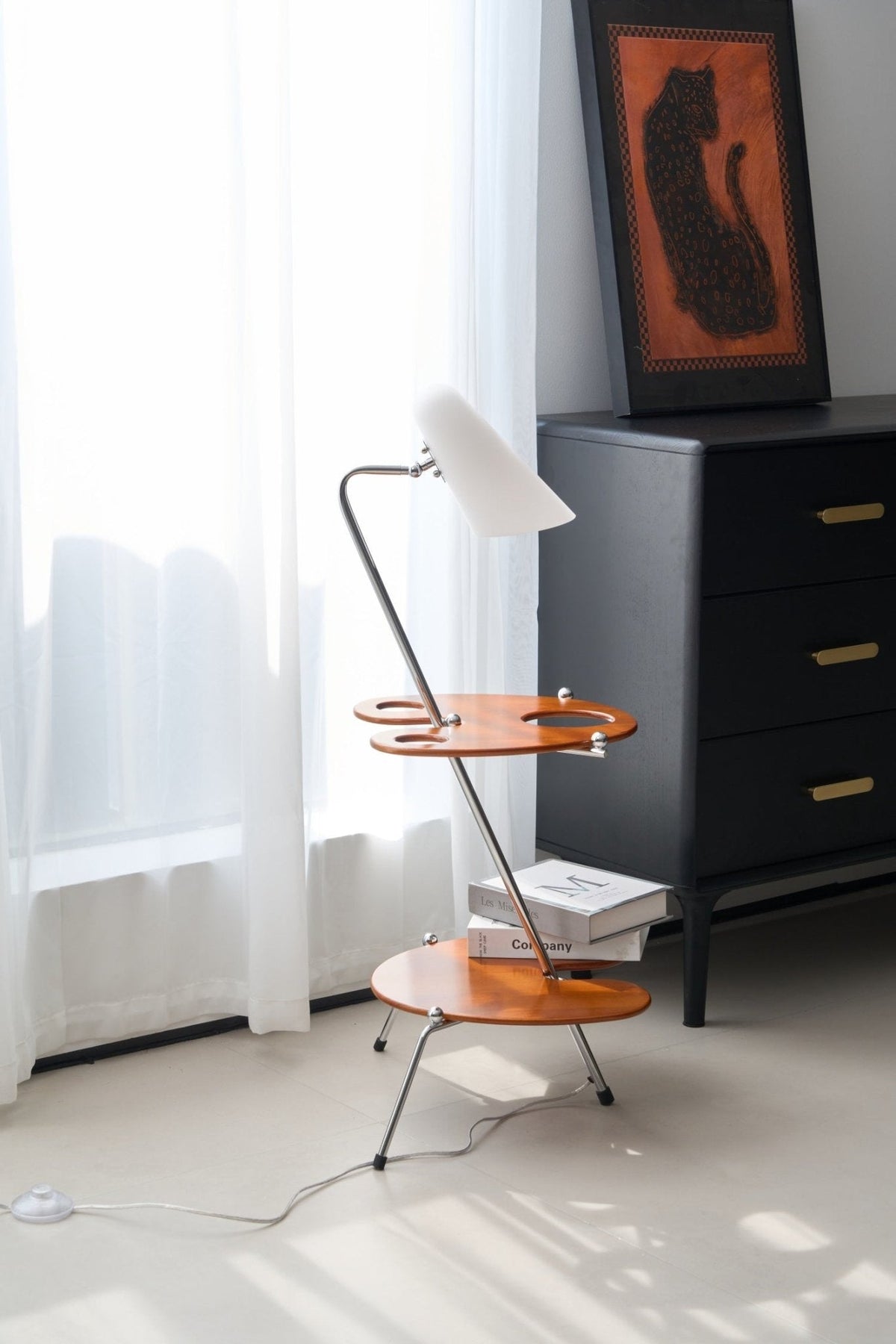 Vaughn Moderne vloerlamp van walnoothout en chrome