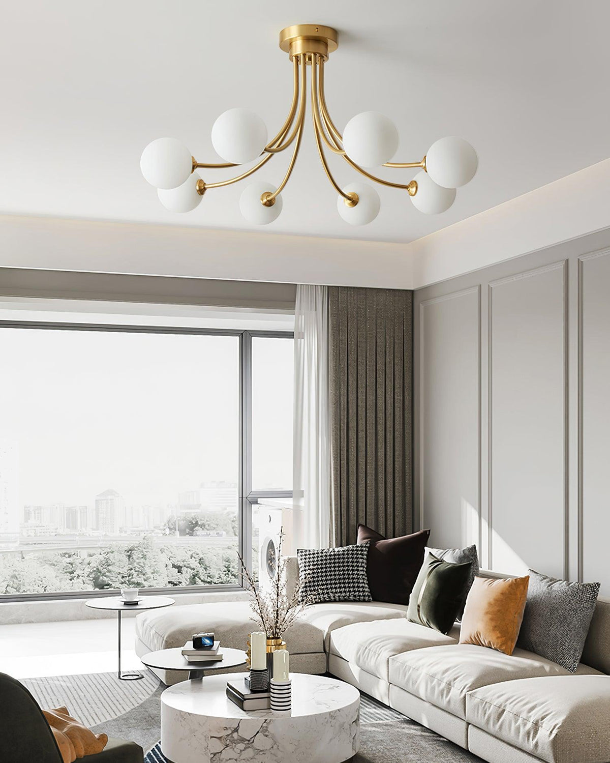 Moderne elegante plafondlamp met vertakte messing armen en opalen bolkappen