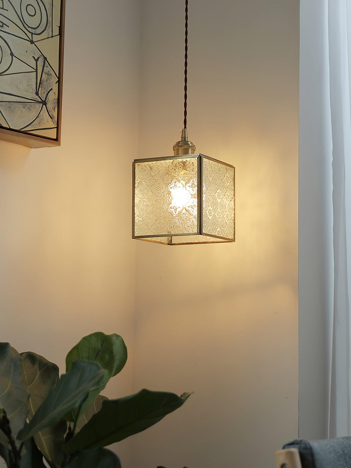 Arvane elegante hanglamp van messing en glas met gestructureerde kap