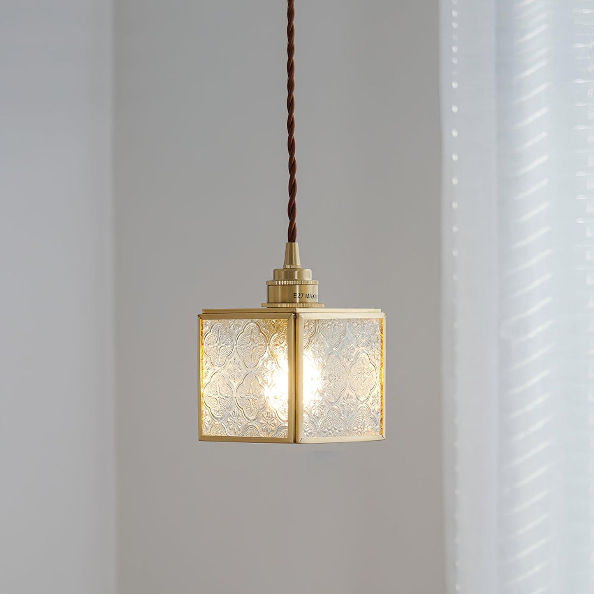 Arvane elegante hanglamp van messing en glas met gestructureerde kap
