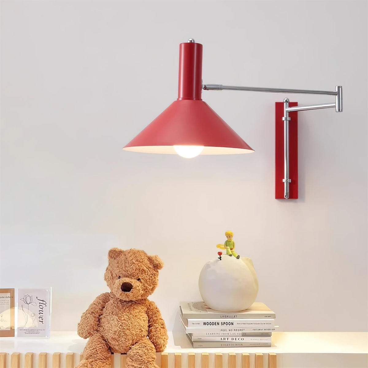 Peak wandlamp met verstelbare arm, rode lampenkap en leesverlichting