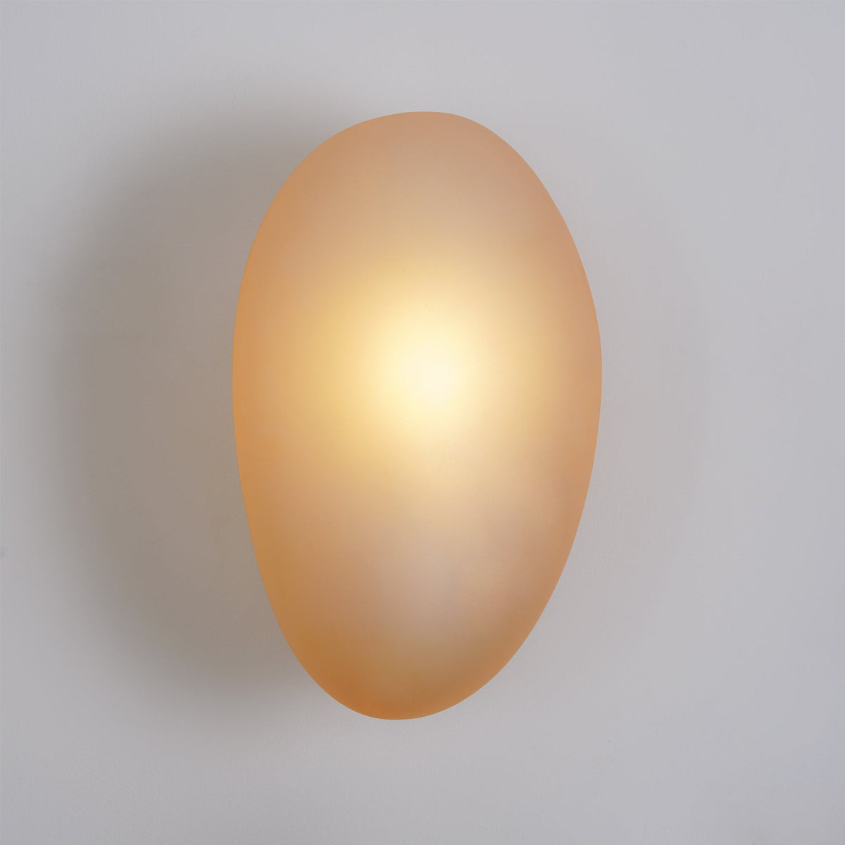 Eirinina wandlamp met bolvormig glas