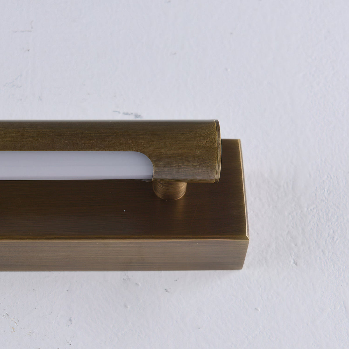 Reed lineaire wandlamp van oud messing