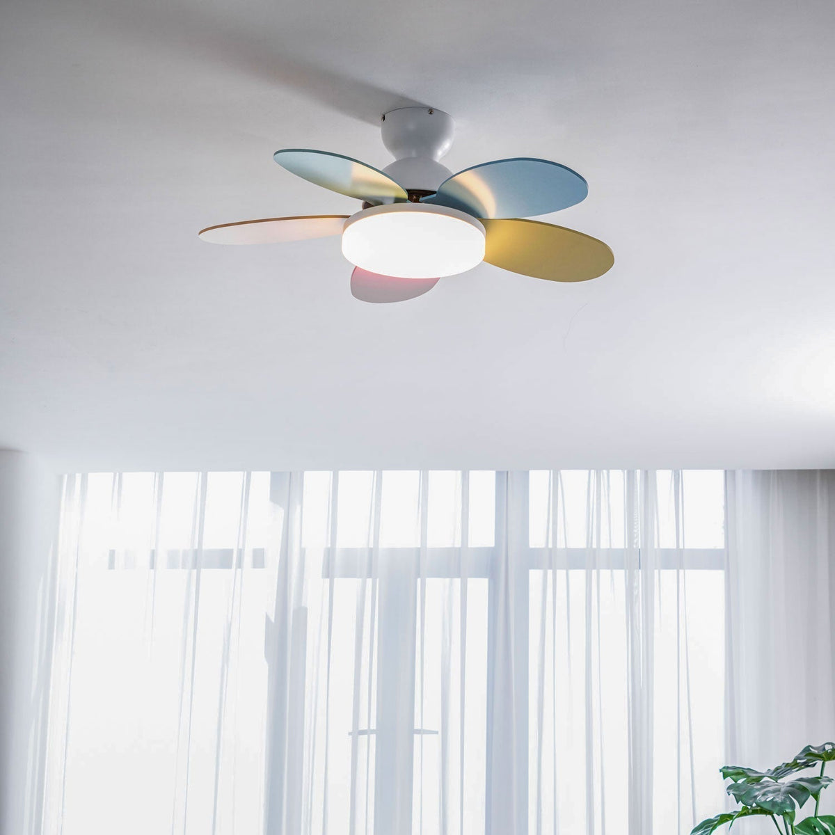Eireise kleurrijke plafondventilator met lamp voor de kinderkamer